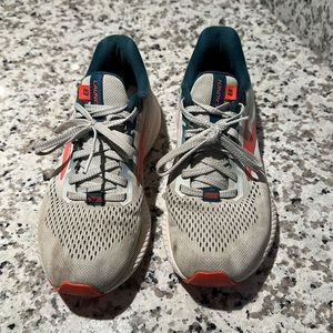 Brooks running shoes, size 6.5